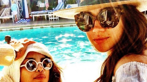 Meghan Markle és Priyanka Chopra is bizonyította, hogy a monokróm trend a nyerő