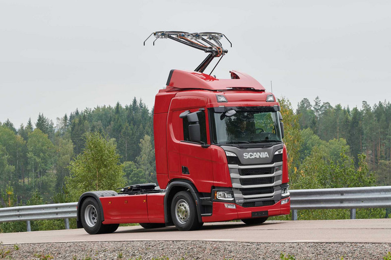 Hybrydowa Scania R450 z pantografem