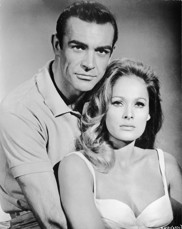 Sean Connery i Ursula Andress w pierwszym filmie o słynnym agencie 007 - "Dr. No" w 1962 roku