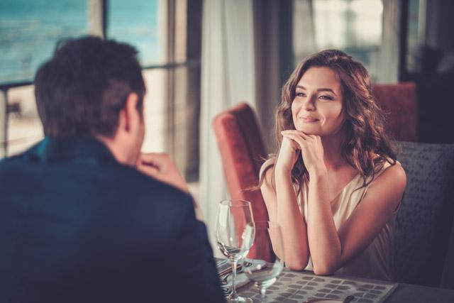 12 dolog, amit egy találkozás első másodpercében eldöntenek rólad