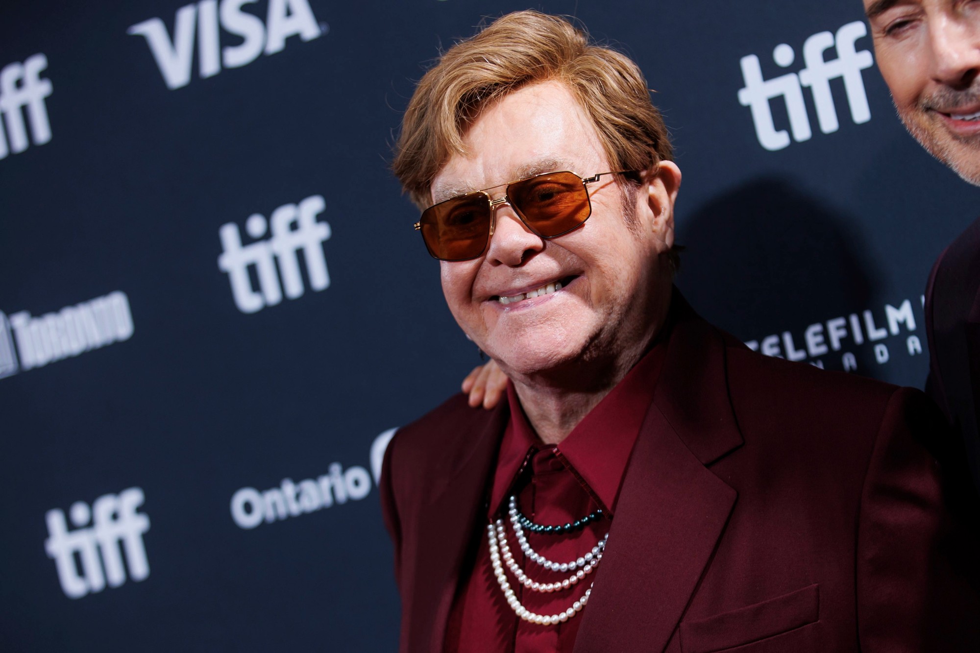 Spevák Elton John.