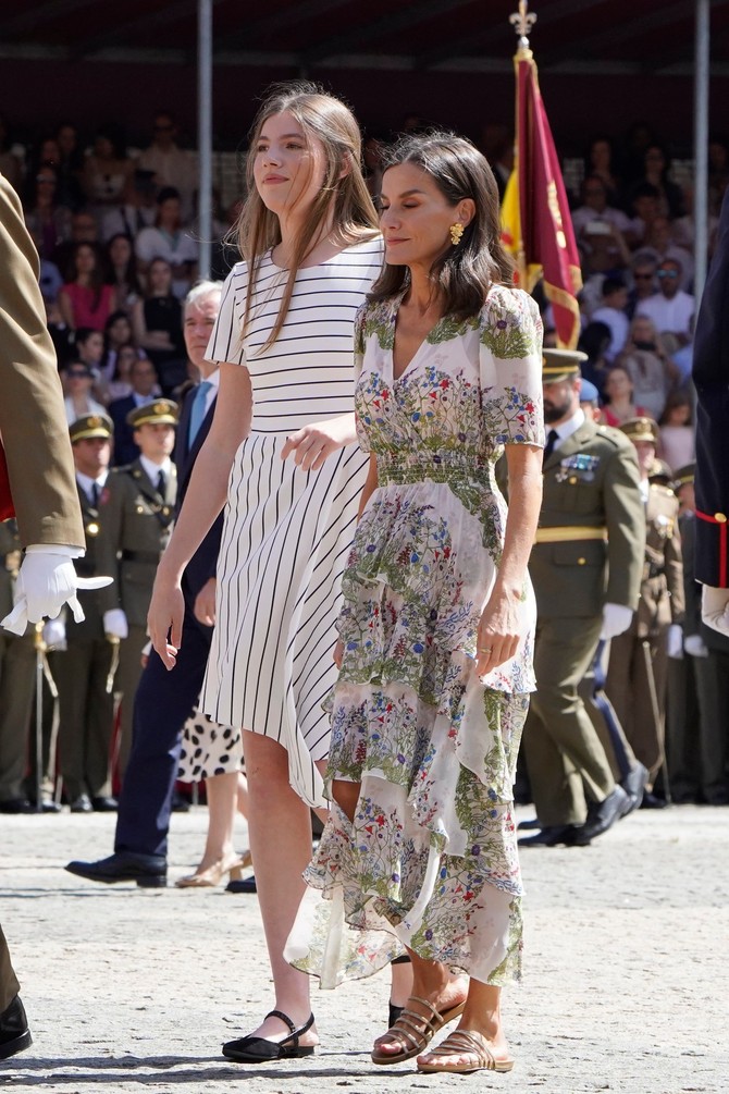 Kraljica Leticija i princeza Sofija na vojnoj ceremoniji u Saragosi