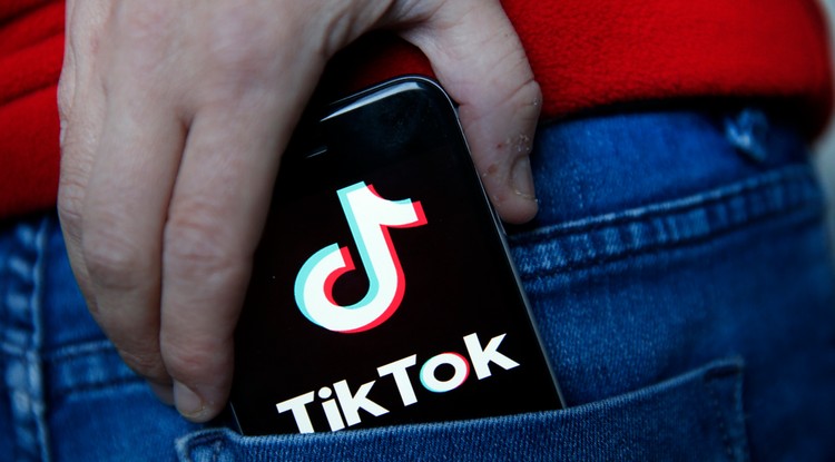 Mégis marad a TikTok Amerikában? A Microsoft megvenné, Trumppal egyezkednek