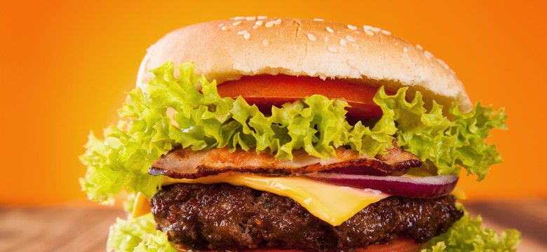 NIE dla fast foodów, ostrych przypraw i... CO JEŚĆ w upalne dni?