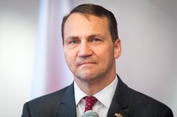 Sikorski: Europa zrobiła za mało dla Ukrainy