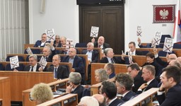 Ciąg dalszy reformy sądownictwa. Senat rozpoczął posiedzenie