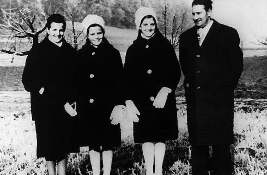 Bernadet Hasler (treća s leva)