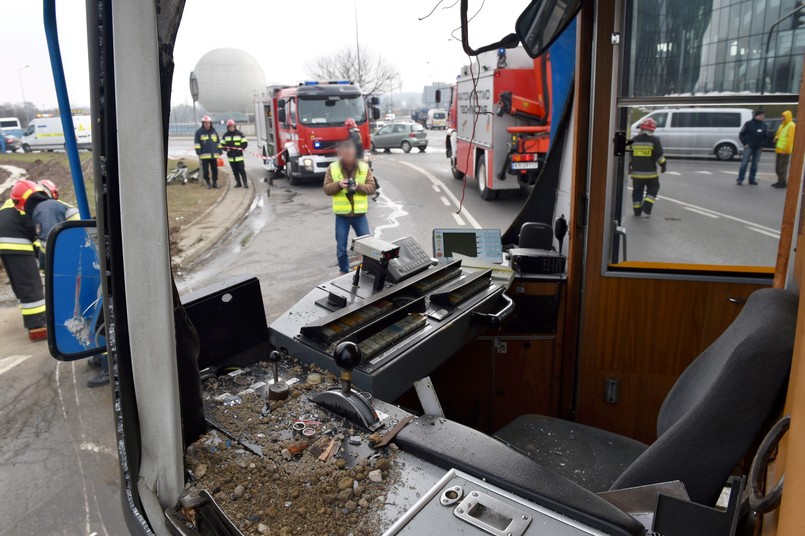 Jak powiedział IAR rzecznik Komendanta Wojewódzkiego Policji w Krakowie podinspektor Mariusz Ciarka, na szczęście nikomu nic poważnego się nie stało - poszkodowane osoby uskarżają się tylko na lekkie bóle. Funkcjonariusze badają okoliczności i przyczyny wypadku.