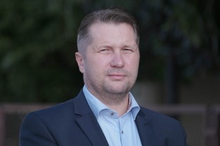 Większość Polaków uważa, że reformy ministra Czarnka zmieniają szkołę na gorsze [SONDAŻ]