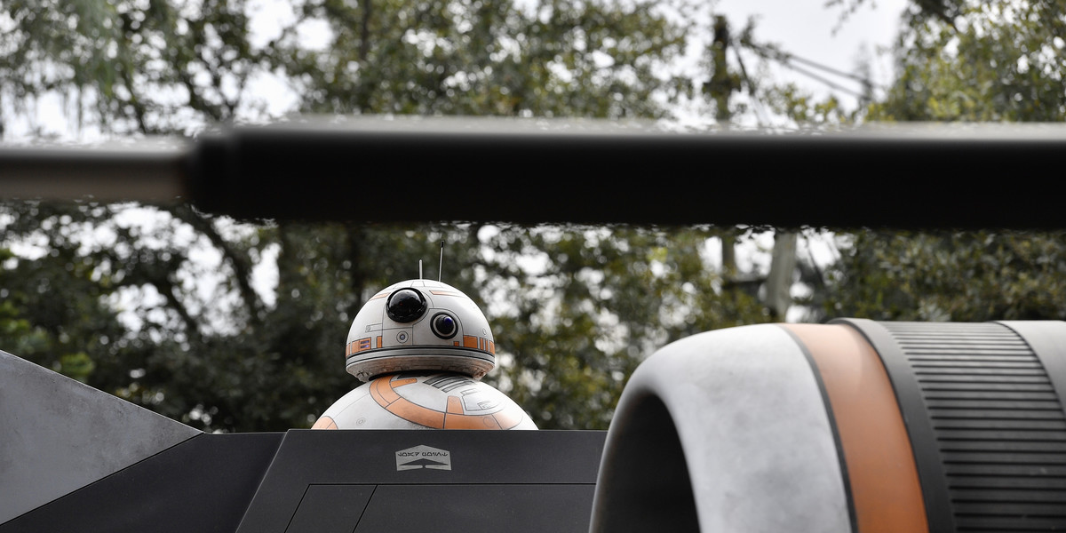 BB-8 w X-wingu. Disneyland w Anaheim, Kalifornia 16 stycznia 2020 r.