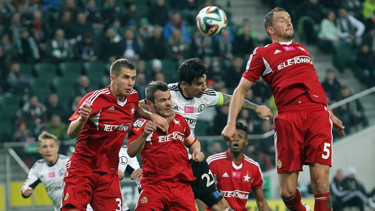 W najciekawiej zapowiadającym się meczu 24. kolejki T-Mobile Ekstraklasy Legia Warszawa zremisowała z Wisłą Kraków 2:2 (1:1). Gospodarze mieli spore problemy z podopiecznymi Kazimierza Moskala i zdobyli wyrównującą bramkę dopiero w 90. minucie.