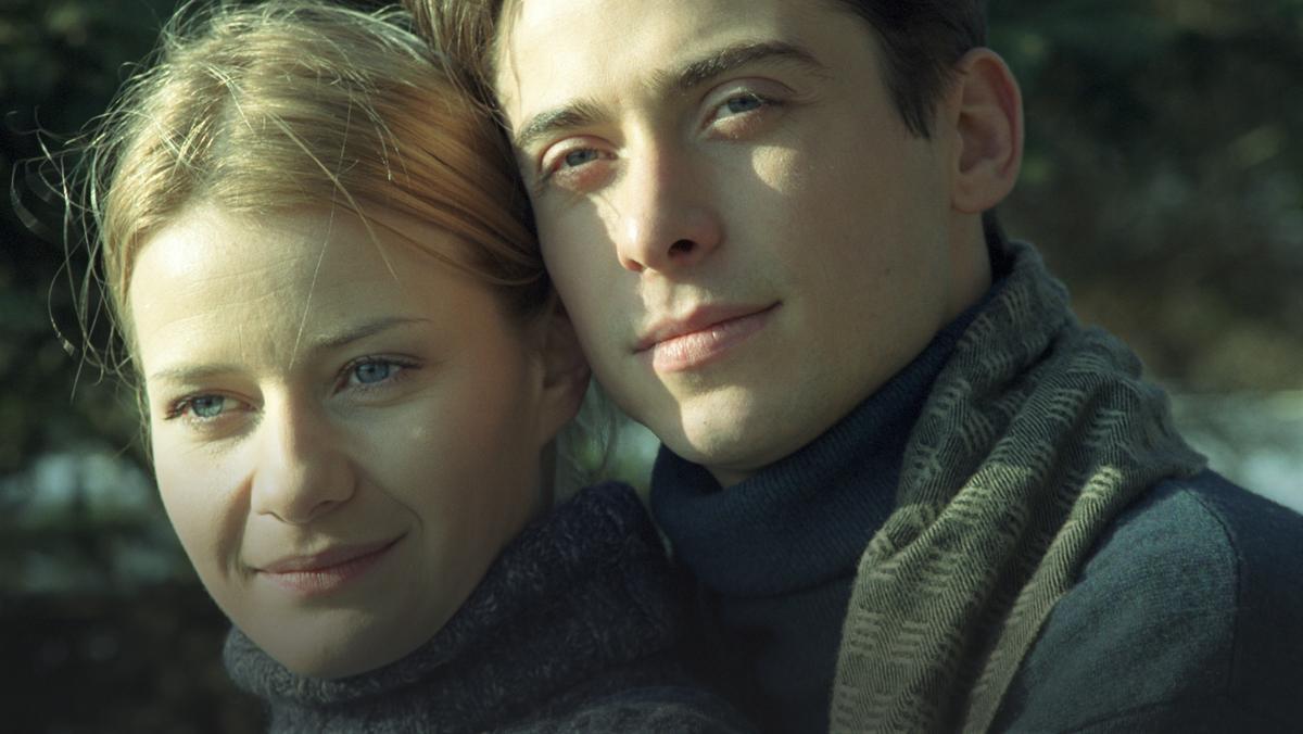 Kacper Kuszewski i Małgorzata Kożuchowska na planie "M jak Miłość" w 2002 r.
