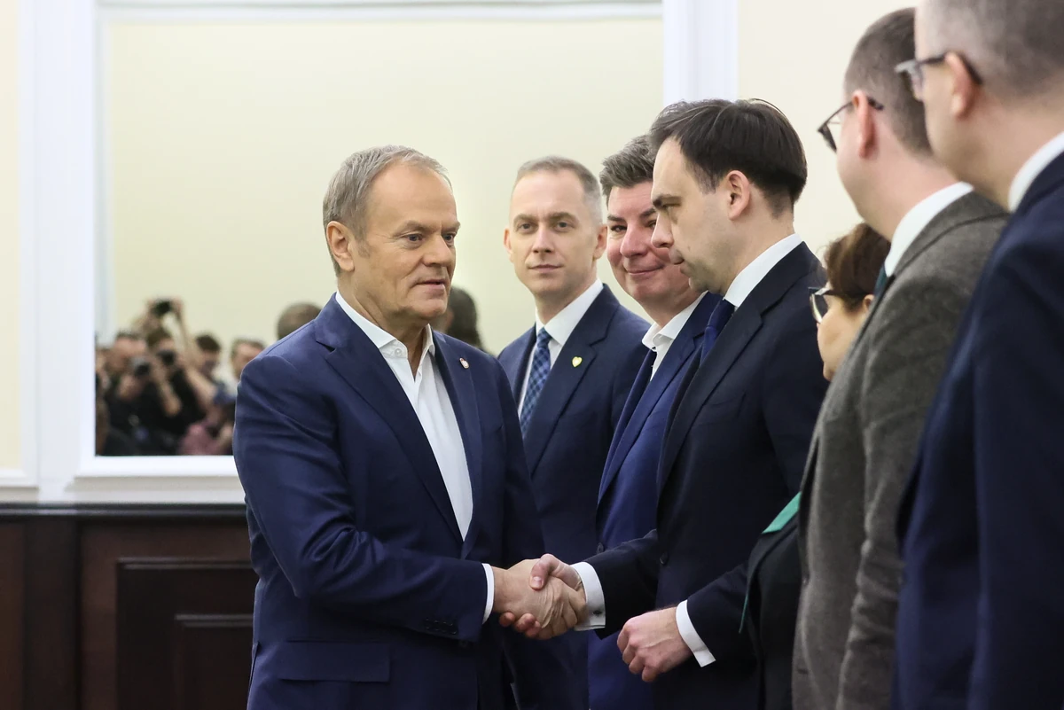 Zaskakujące wyniki nowego sondażu. Czerwona kartka dla rządu Papy?