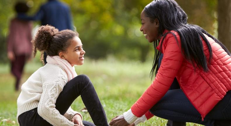 Helping others makes you happier [shutterstock]