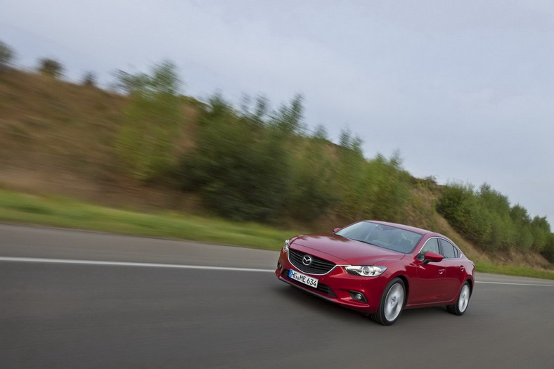 Wiemy jak jeździ nowa Mazda 6: nareszcie ma to coś!