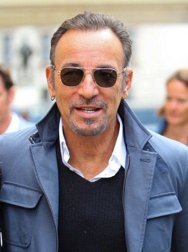 Bruce Springsteen znany jest z tego, że najczęściej odmawia prywatnych i korporacyjnych występów. Jeśli się zgodzi to jego stawka wynosi milion dolarów