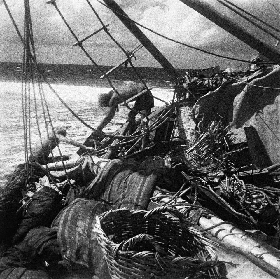 Brawurowa wyprawa przez Pacyfik na tratwie "Kon-Tiki"