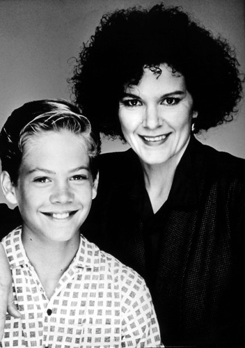 Paul Walker i Maryedith Burrell w serialu 'Throb' (1986-87)