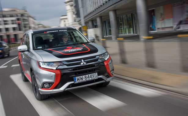 Nowy outlander PHEV w Polsce jeździ kilometry za darmo. Już 100 tys. kierowców uwierzyło w technologię Mitsubishi [WIDEO]