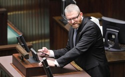 Braun: Sprowadzanie obcych wojsk na teren Rzeczypospolitej to zdrada