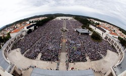 Kiedyś objawiła się Matka Boska, teraz pojawiają się turyści
