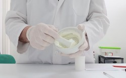 NFZ płaci krocie, pacjenci i tak stracą. Jak robi się biznes na lekach recepturowych