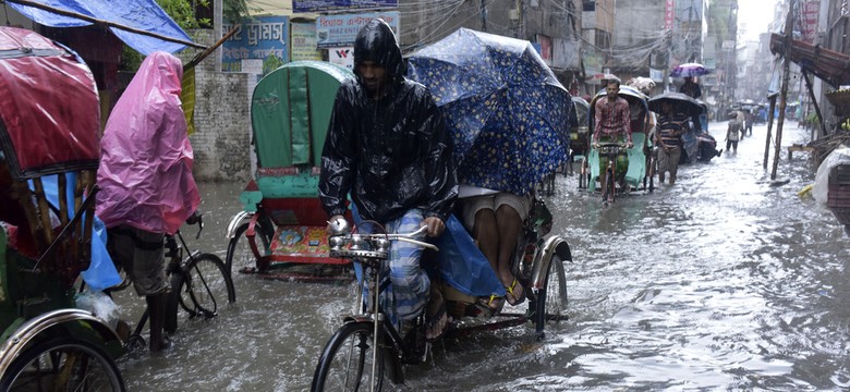 Powodzie nawiedziły Bangladesz. Ok. 2 mln ludzi bez dachu nad głową