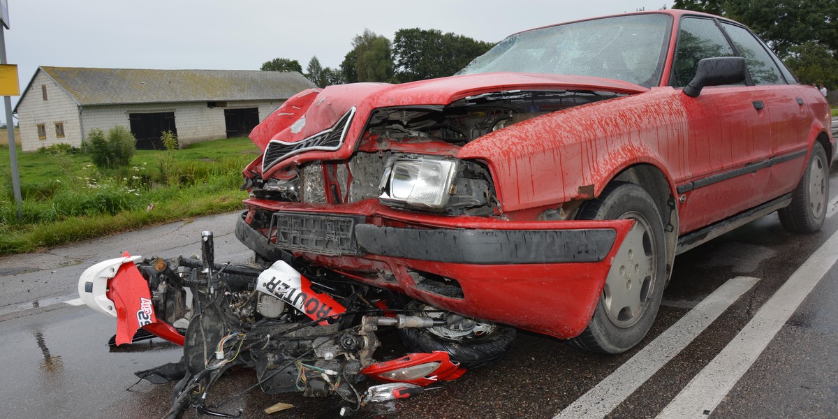 16-latek na motorowerze wjechał pod audi