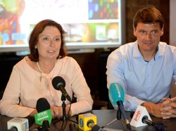 Przegrała z upałem! Stylizacja dosłownie roztopiła Małgorzatę Kidawę-Błońską