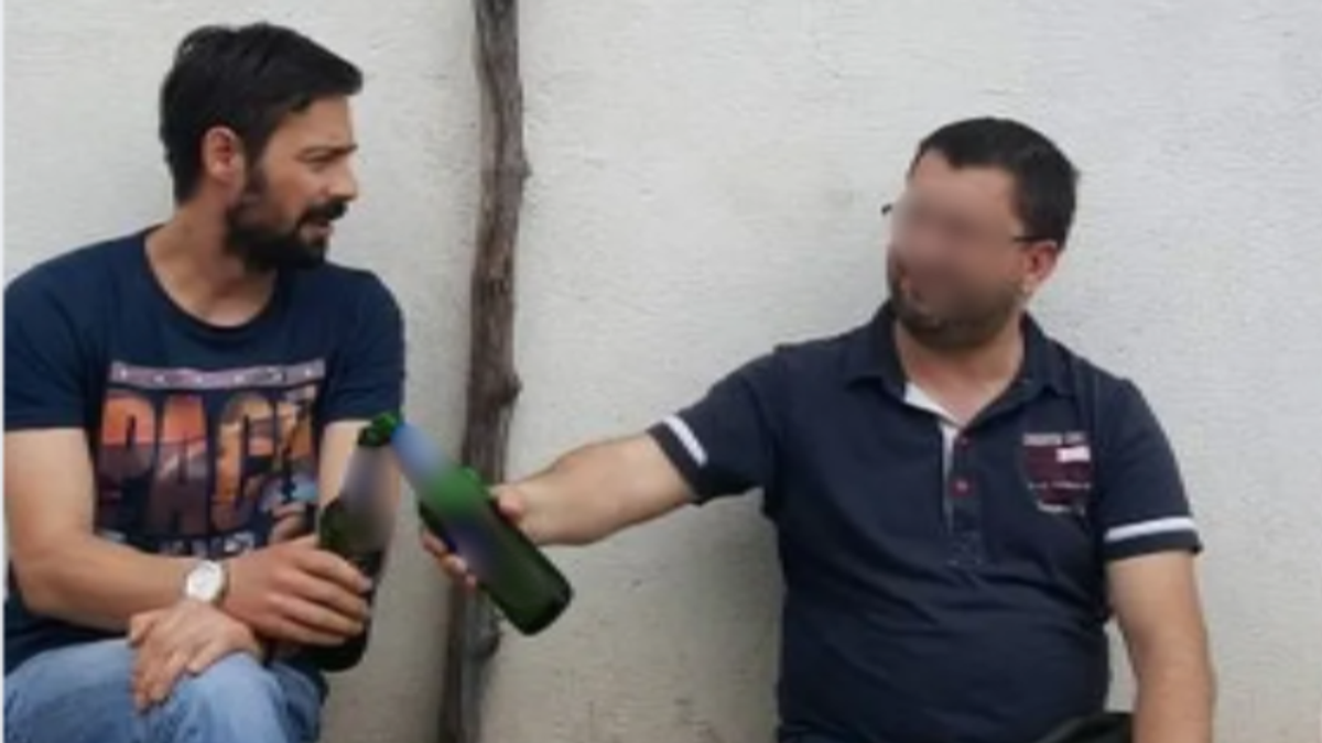 foto-milan-vasi-pije-pivo-ispred-prodavnice-glumac-objavio-hit