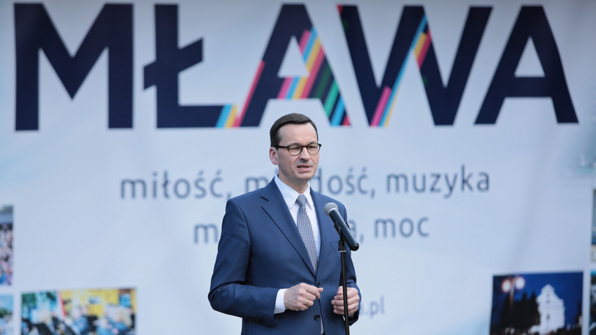 Nie pozwolimy na płacenie komukolwiek odszkodowań, to nam należą się odszkodowania - mówił dziś w Mławie premier Mateusz Morawiecki. Jak dodał, sytuacja, w której potomkowie ofiar muszą "cokolwiek płacić", to sytuacja, w której "świat staje na głowie".