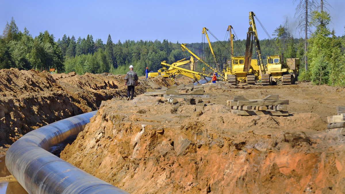 Koncern gazowy Gazprom przystąpił do układania gazociągu Uchta-Torżok 2, którym - jak podają media w Rosji - transportowany będzie gaz dla planowanej magistrali Nord Stream 2. Budowę gazociągu zainaugurował prezydent Władimir Putin.