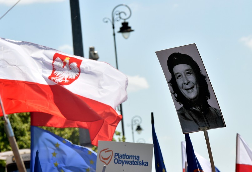 Demonstracja KOD na ulicach Warszawy