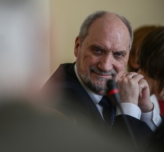 Macierewicz: Audyt w MON wykaże olbrzymią siatkę korupcji. Siemoniak krytykuje ministra