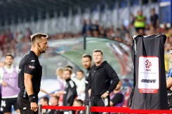 Legia powinna pokonać Raków. 'Medalikom' kontrowersyjną decyzją pomógł sędzia Przybył