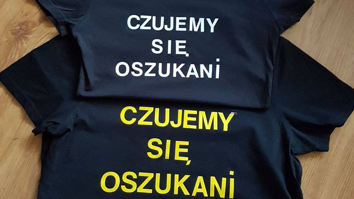 W szpitalach i placówkach medycznych w całym kraju dojdzie jutro do protestu przedstawicieli zawodów medycznych, którzy albo przyjdą do pracy ubrani na czarno, albo założą czarne opaski. Według Porozumienia Zawodów Medycznych to reakcja na działania rządu, który "pozoruje dialog i oszukuje całe środowisko" - jak mówi nam szef PZM. - A najbardziej cierpią na tym pacjenci, traktowani w karygodny sposób - podkreśla przedstawiciel lekarzy rezydentów, którzy zamierzają wesprzeć protest.