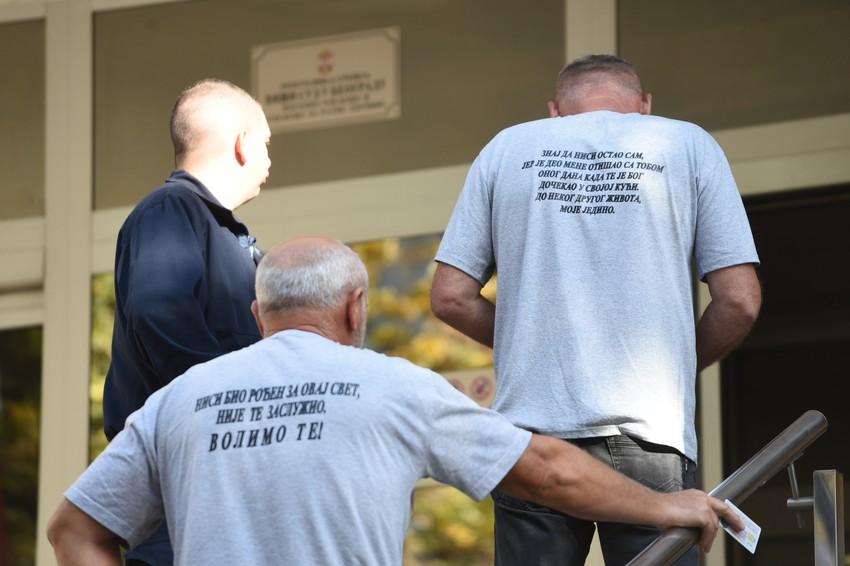 Članovi porodica nastradalih u Malom Orašju i Duboni 