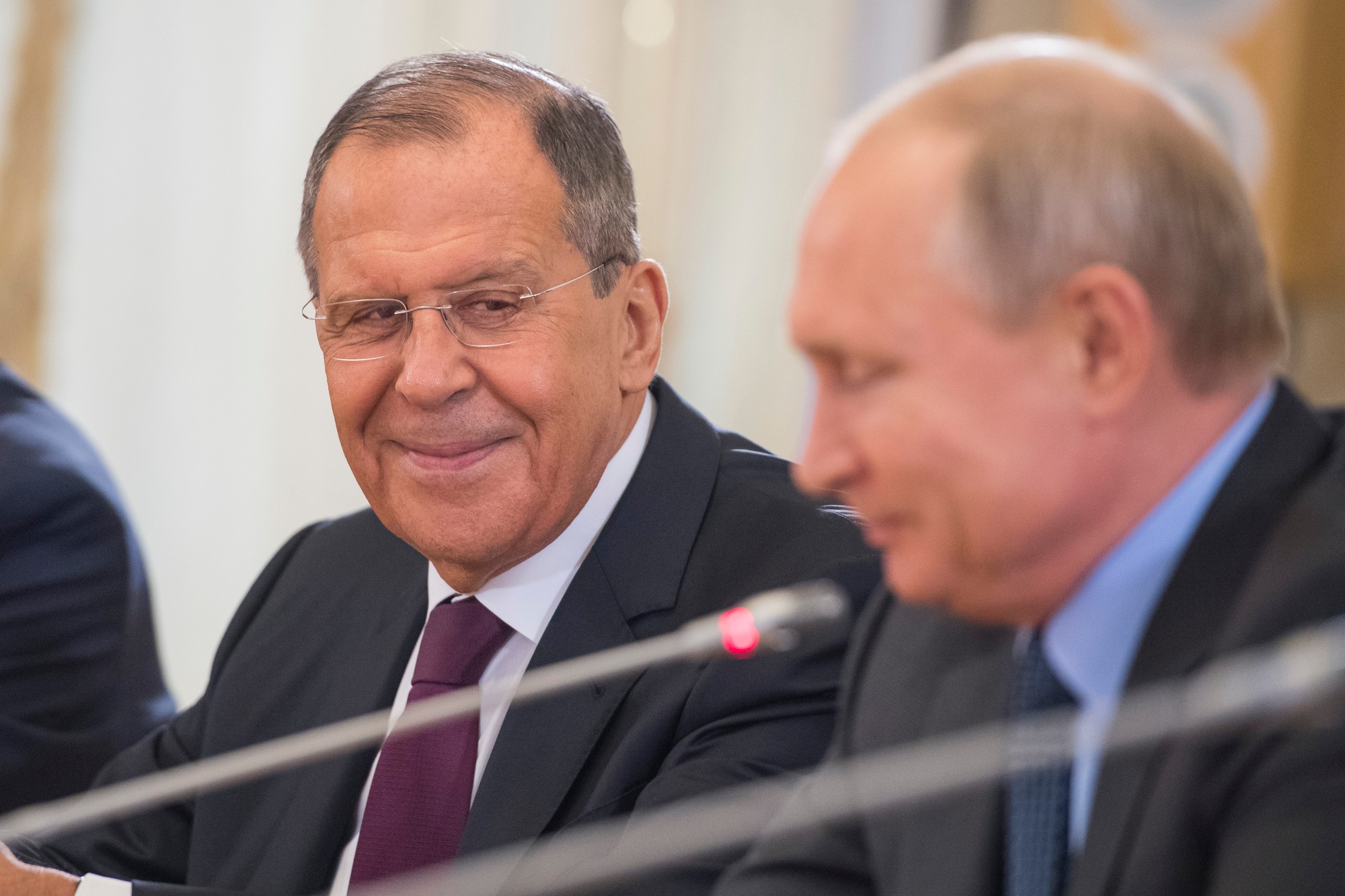 Sprava ruský prezident Vladimir Putin a ruský minister zahraničných vecí Sergej Lavrov
