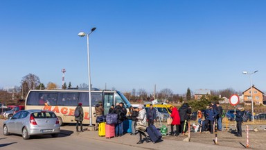 Tysiące osób na granicy polsko-ukraińskiej. Przyjechały po swoich bliskich