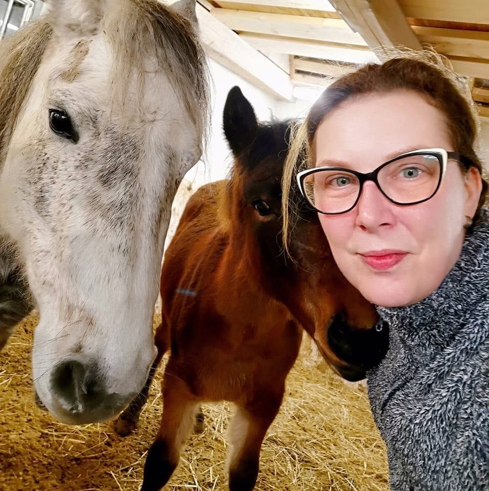 Petra Kappelová (rod. Čechová), dcéra zosnulého českého herca a moderátora Vladimíra Čecha. 