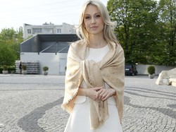 Na bogato: Magdalena Ogórek w chuście za 2 tysiące!