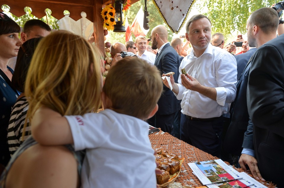 Rzecznik rządu wypomina Dudzie święto kaszy, a premier przeprasza