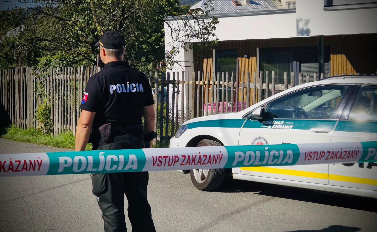 Na základnej škole v obci Staškov útočil žiak.