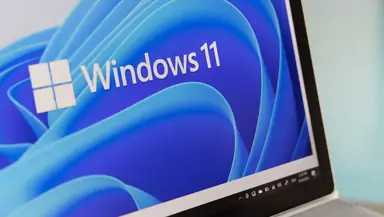Instalacja Windows 11 na starszym komputerze. Omijamy blokady Microsoftu