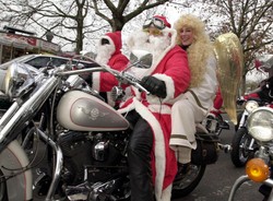 Kawalkada 770 Mikołajów przemierzyła Trójmiasto