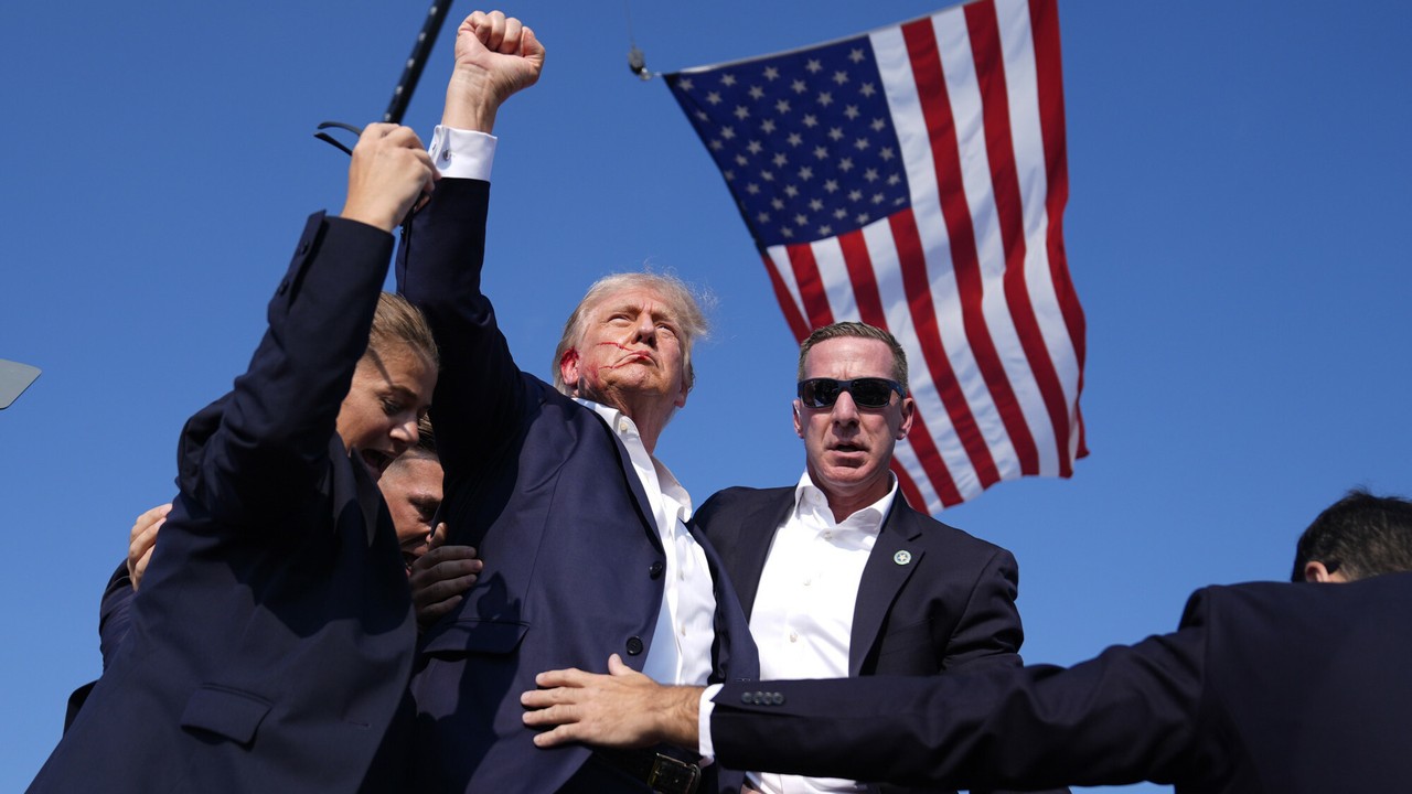 Nieudany zamach na Donalda Trumpa. Sześciu agentów zawieszonych. 