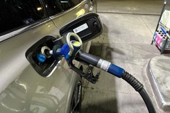 Wlałeś złe paliwo? To nie koniec świata, ale O TYM musisz pamiętać