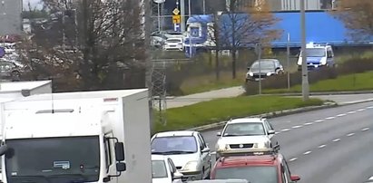 Szaleńczy pościg ulicami Torunia. Lecz to nie ścigany kierowca przykuł uwagę komentujących [WIDEO]