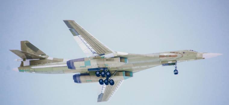 Dziewiczy lot "nowego" bombowca Tu-160. To pierwsza taka maszyna Rosjan od 25 lat