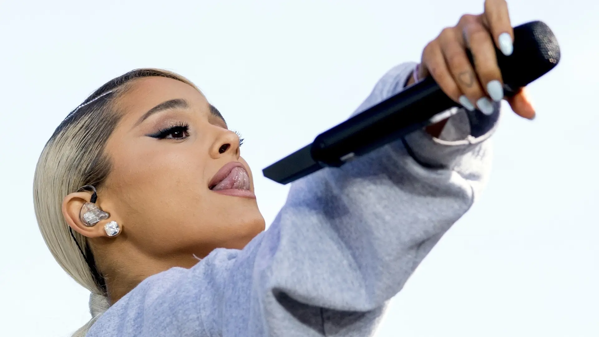 Ariana Grande wraca i rozlicza się ze swoimi byłymi w nowym singlu